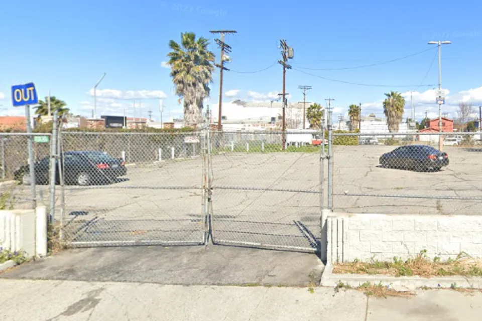 Google street view of empty parking lot in Los Angeles